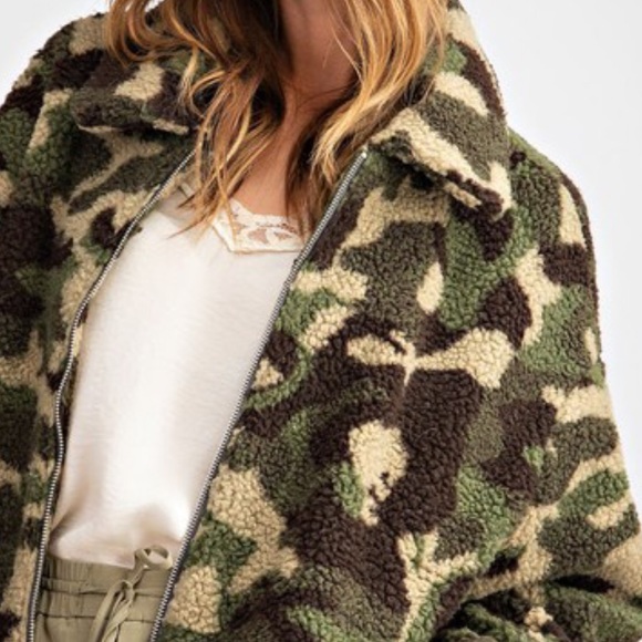 ❄️LAST1️⃣//OLIVE MILITARY SHERPA TEDDY BEAR JACKET - Picture 2 of 3